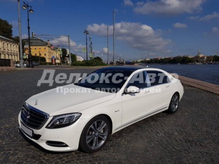 Mercedes Maybach S-222 Белый