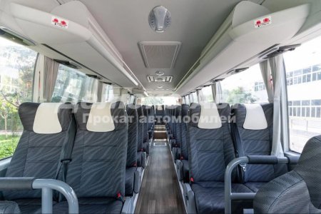 Автобус Yutong 53 места