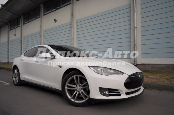 Tesla Model S White
